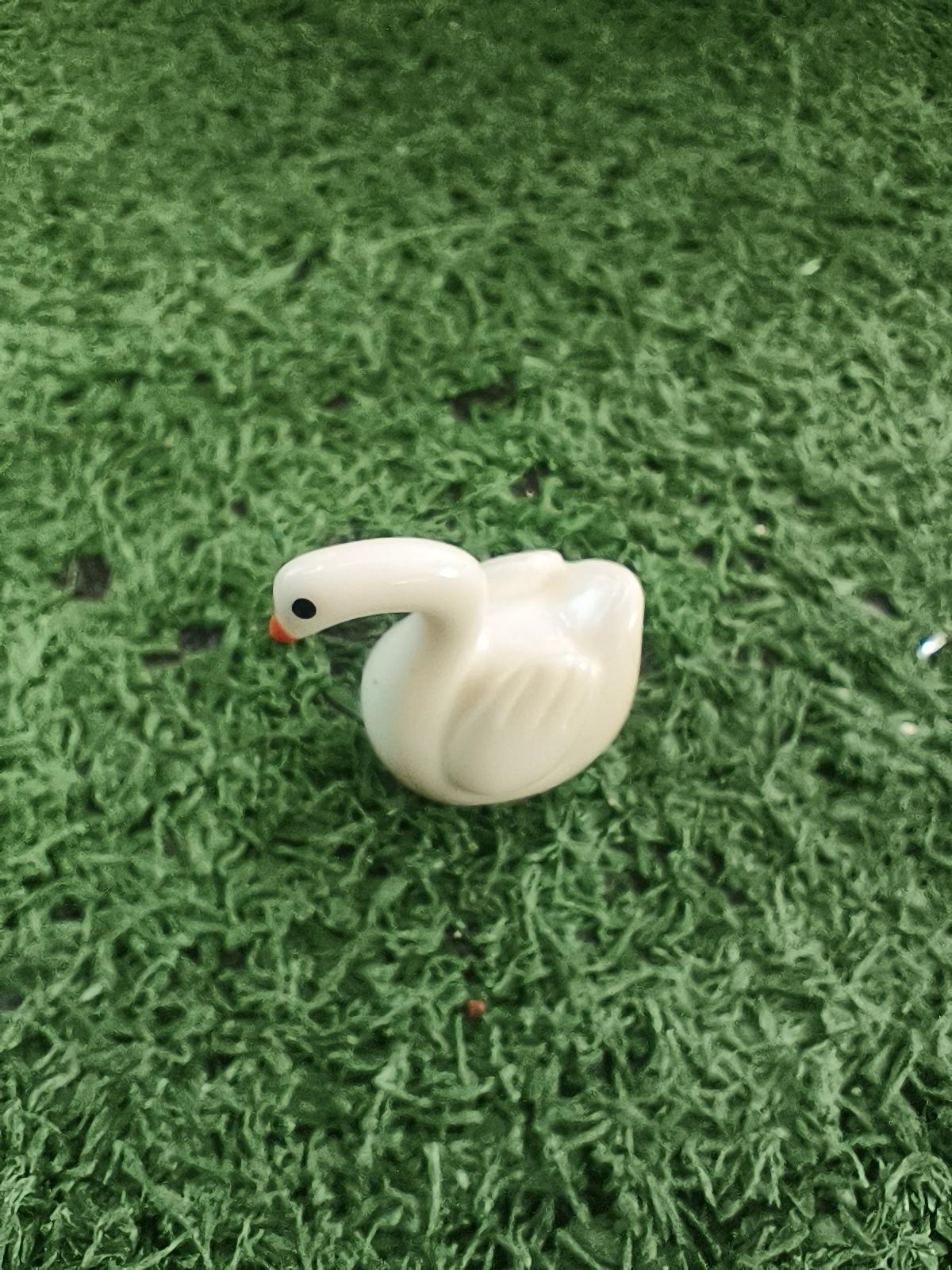 ตุ๊กตาหงส์ขาว 1 ตัว